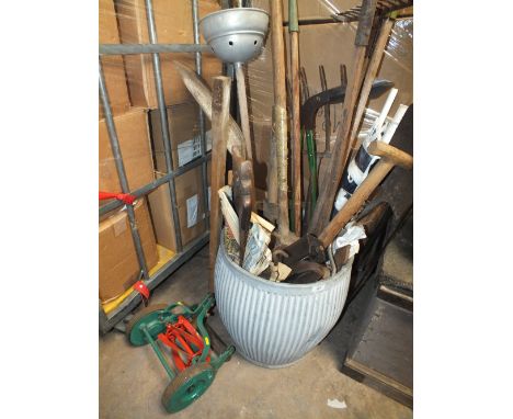 A DOLLY TUB CONTAINING A QUANTITY OF GARDENING TOOLS PLUS A CYLINDER MOWER