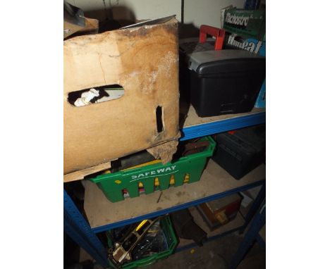 A MIXED QUANTITY OF TOOLS ETC TO INCLUDE A LARGE VICE POWER OUTLET ETC (THREE SHELVES)