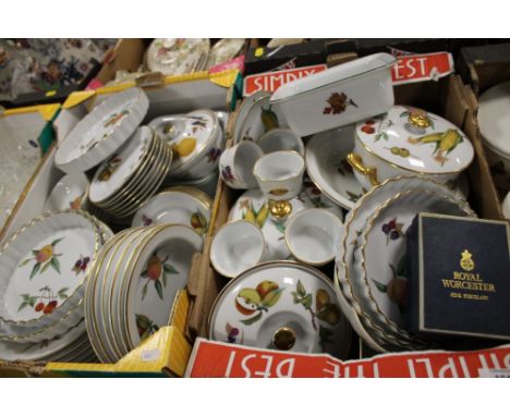 TWO TRAYS OF ROYAL WORCESTER EVESHAM DINNERWARE TO INCLUDE TUREENS, BOWLS, PLATES ETC. 