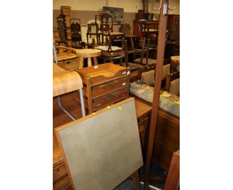 A VINTAGE STYLE OAK DESK TIDY TOGETHER WITH A RETRO COAT STAND & CARD TABLE (3)