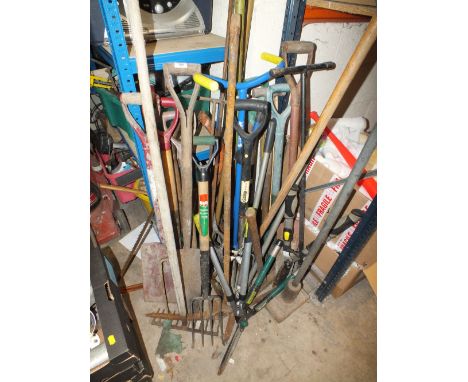 A LARGE QUANTITY OF GARDENING TOOLS ETC