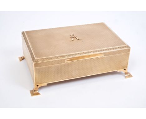 Fine quality gold (9ct) table box of rectangular form, with engine-turned decoration and Greek key border, the hinged lid app