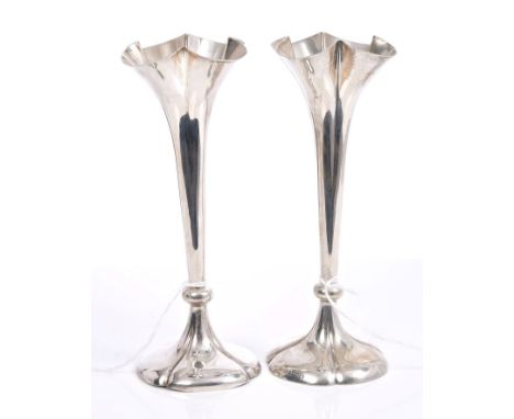 Pair Edwardian silver spill vases of trumpet form, with flared necks, on petal pedestal bases, stamped - RD 382559 (London 19