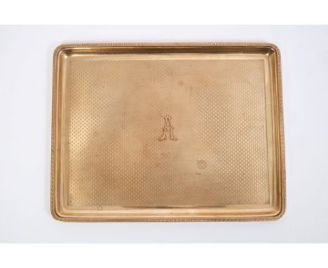 Fine quality gold (9ct) tray of rectangular form, applied to the centre with a gold initial 'A', on an engine-turned ground, 