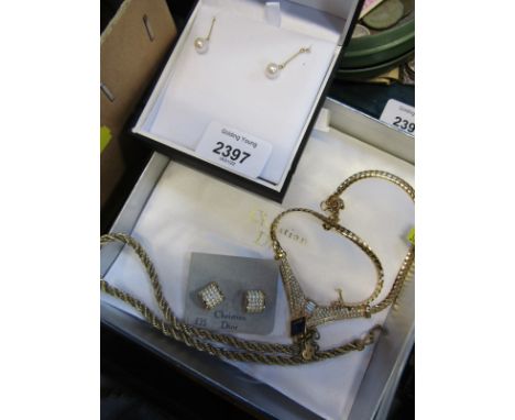 Costume jewellery, comprising Christian Dior necklaces, earrings, pair of pearl drop earrings, etc. (4)