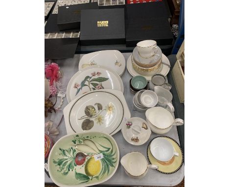 A QUANTITY OF CERAMIC ITEMS TO INCLUDE A LARGE PORTMEIRION 'POMONA' PLATE, A HAND PAINTED BOWL, CHINA CUPS AND SAUCERS, PLATE