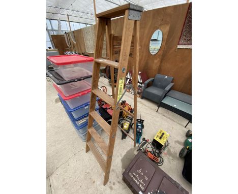 A VINTAGE FIVE RUNG WOODEN WATLING HOUSEMASTER STEP LADDER 