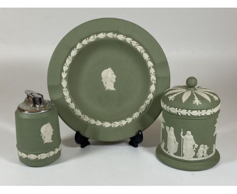 A GROUP OF THREE WEDGWOOD GREEN JASPERWARE ITEMS, OLYMPUS TOBACCO JAR, JULIUS CAESAR TABLE LIGHTER AND PLATE 