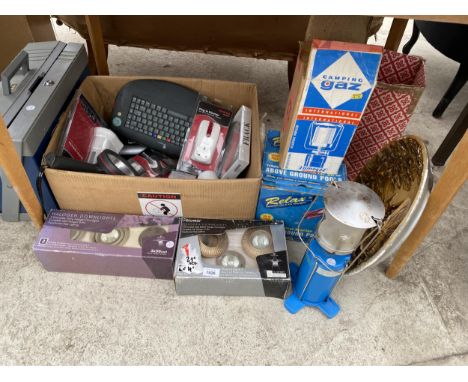 AN ASSORTMENT OF ITEMS TO INCLUDE LIGHT FITTINGS AND PLUG DIMMERS ETC 