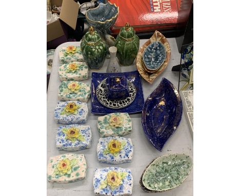 A QUANTITY OF CERAMIC ITEMS TO INCLUDE NINE LIMITED EDITION TRINKET BOXES WITH FLORAL DECORATION, STUDIO POTTERY GLAZED BOWLS