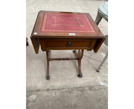 A REPRODUCTION MAHOGANY SOFA TABLE WITH INSET LEATHER TOP, 29X15" OPENED 