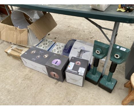 AN ASSORTMENT OF ITEMS TO INCLUDE LIGHT FITTINGS 