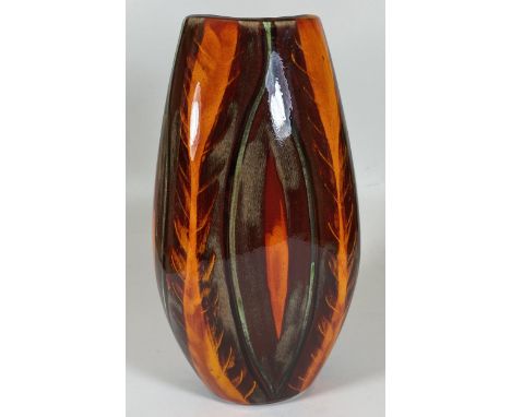 A POOLE POTTERY ORANGE DELPHIS STYLE VASE, HEIGHT 25.5CM 