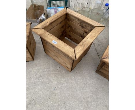 A SQUARE WOODEN GARDEN PLANTER (H:39CM) (L:48CM) 