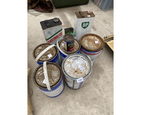 AN ASSORTMENT OF VINTAGE TINS AND CANS TO INCLUDE CASTROL AND BP CANS 