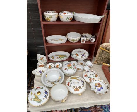 A LARGE ASSORTMENT OF ROYAL WORCESTER ITEMS TO INCLUDE TUREENS, RAMEKINS AND FLAN DISHES ETC 
