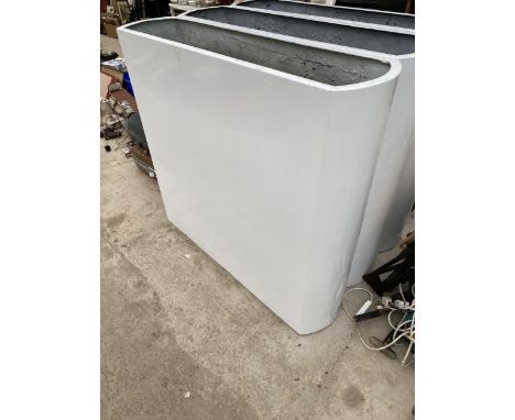 A TALL WHITE FIBRE GLASS TROUGH PLANTER (H:120CM W:133CM D:35CM) 