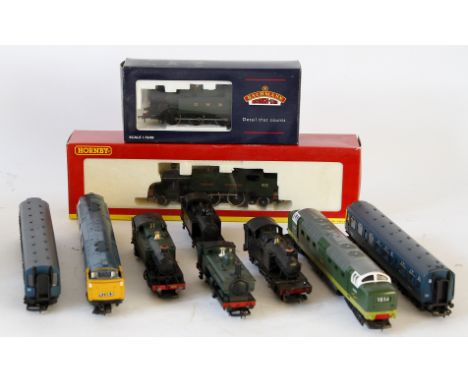 Five boxed and seven unboxed '00' gauge diesel and goods locomotives
Comprising boxed Hornby Railways R531 0-4-0 tank locomot