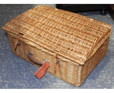 WICKER HAMPER BASKET 