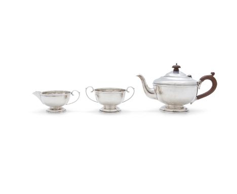 A SILVER THREE PIECE TEA SERVICE, Birmingham c.1921, maker's mark of Joseph Gloster Ltd, comprising a teapot, cream jug and s