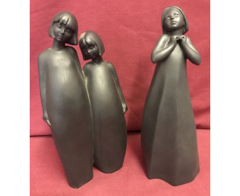 2 Royal Doulton ceramic figurines from the "Images" range, in matt black finish.  Entitled "Thankful" HN3135 and "Sisters"HN3