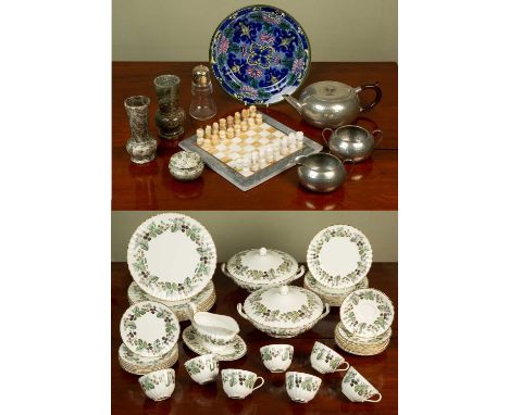 A Royal Worcester Lavinia pattern porcelain dinner and tea service with seven each of dinner plates; desert plates; tea plate