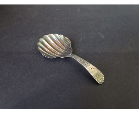A Georgian silver tea caddy spoon with shell form bowl, initialled cartouche, 6g 