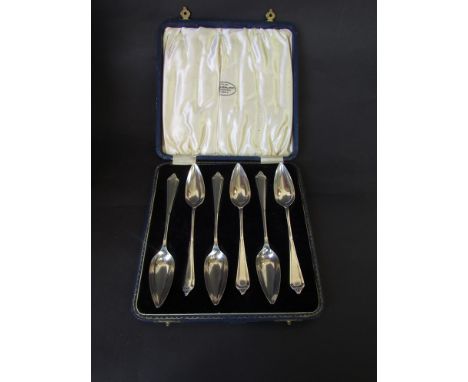 A set of six silver William Hair Haseler grapefruit spoons, Birmingham 1936, 123g