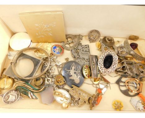Silver and other jewellery, comprising a silver and black agate set oval brooch, Eastern inspired silver bracelet and brooch,