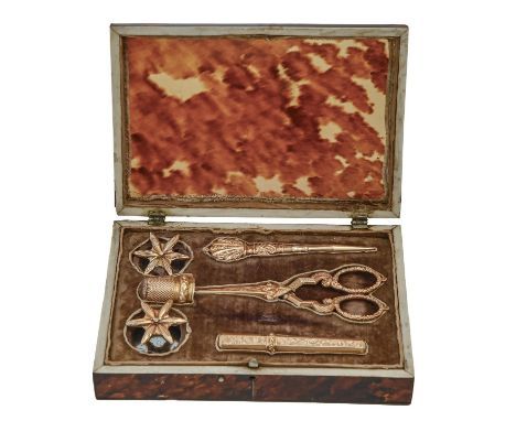 A French gold necessaire, c1840, in plush lined tortoiseshell box, 95 x 140mm, 15g excluding scissors  Complete and in good c