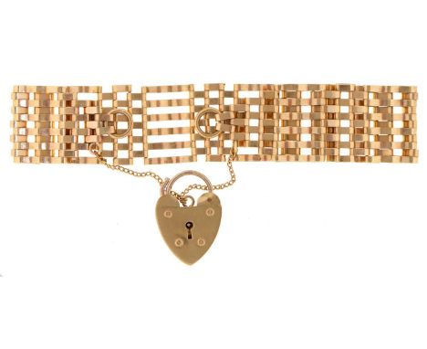 A 9ct gold gate bracelet and padlock, 20th c, 18cm l, 24.4g  Good condition