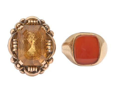 A cornelian signet ring and a citrine ring, in gold, 20g, size N, R  Good condition