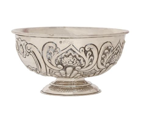 A Victorian silver rose bowl, 16cm diam, by William Hutton &amp; Sons Ltd, London 1899, 6oz 10dwt  Light polish wear, no engr