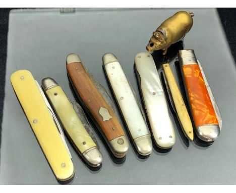 Collection of fruit knives/ pen knives &amp; a Vintage brass pig Vesta case (8)
