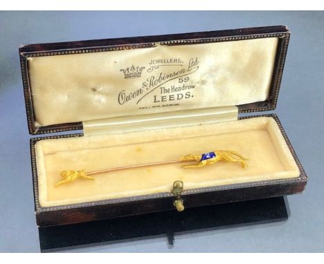9ct Gold Brooch depicting a Greyhound with enamel blue coat "No. 2" chasing a Gold Rabbit on 9ct Gold stick pin, approx 75mm 
