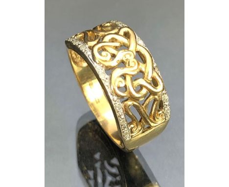 9ct Gold ring with twisted pattern design and set with diamonds approx size 'Z' and 7.1g