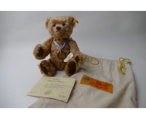 Bambury mint Steiff bear with limited edition certificate 