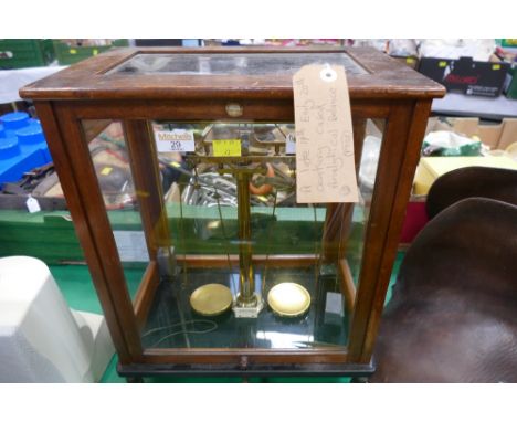 Late 19th/early 20th century balance scales 