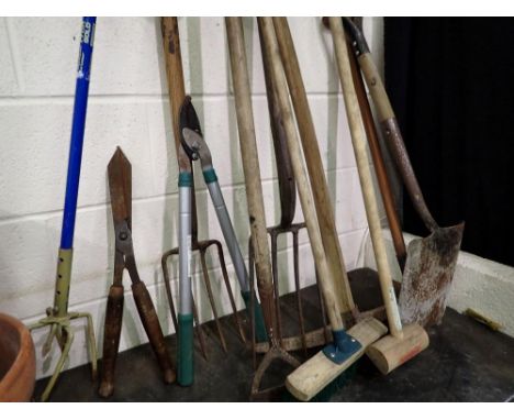 Quantity of garden tools. Not available for in-house P&amp;P 