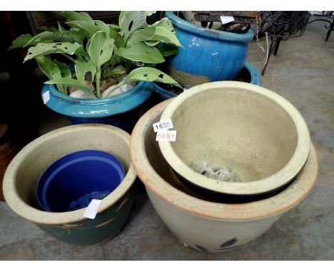 Seven ceramic plant pots. Not available for in-house P&amp;P 