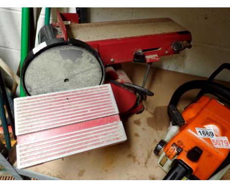 Belt &amp; Disc sander #BBT5375. All electrical items in this lot have been PAT tested for safety and have passed. This does 