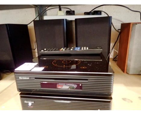 Sandstrom SHFTPPH10 mini hifi, CD/radio, with remote control and speakers. Tested and working. All electrical items in this l