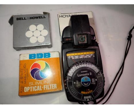 Gossen Lunasix 3 light meter and various filter. UK P&amp;P Group 1 (£16+VAT for the first lot and £2+VAT for subsequent lots