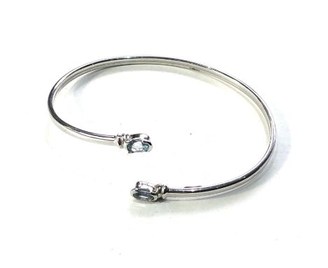 9ct white gold gemstone set torque bangle weight 4.4g 