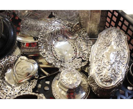 A mixed collection of silver table ware, vanity ware, teaspoons, bonbon dishes, trinket box, vesta case, napkin rings, etc 25