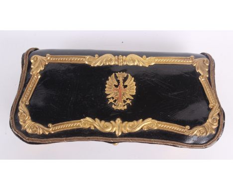 [Militaria] A Spanish Nationalist Army Shoulder Belt Ammunition Pouch in black and Moroccan red leather with gilt mounts, the