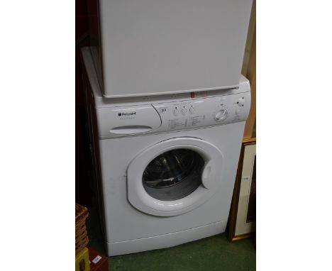 A Hotpoint First Edition FEW10 washing machine