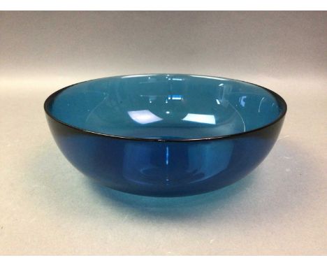 DECORATIVE ORREFORS 'FUGA' GLASS BOWL the glass complete in a dark blue tone, makers name to base22.5cm wideQty: 1