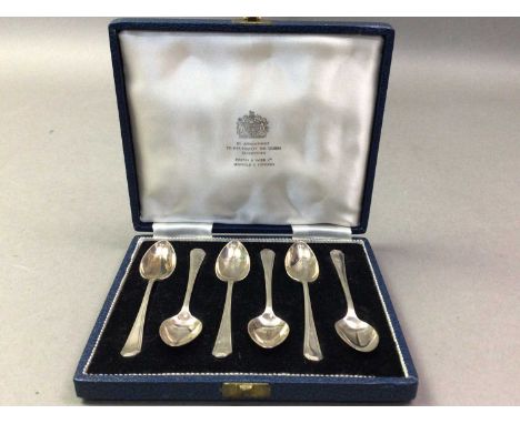 ELIZABETH II CASED SET OF SILVER TEASPOONS DATED 1958  each piece hallmarked for Sheffield 1958, Mappin &amp; Webb Qty: 6 spo