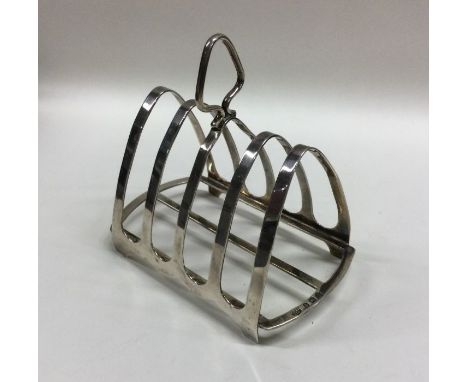 A heavy silver five bar toast rack on bracket feet. Birmingham. Approx. 83 grams. Est. £40 - £60.